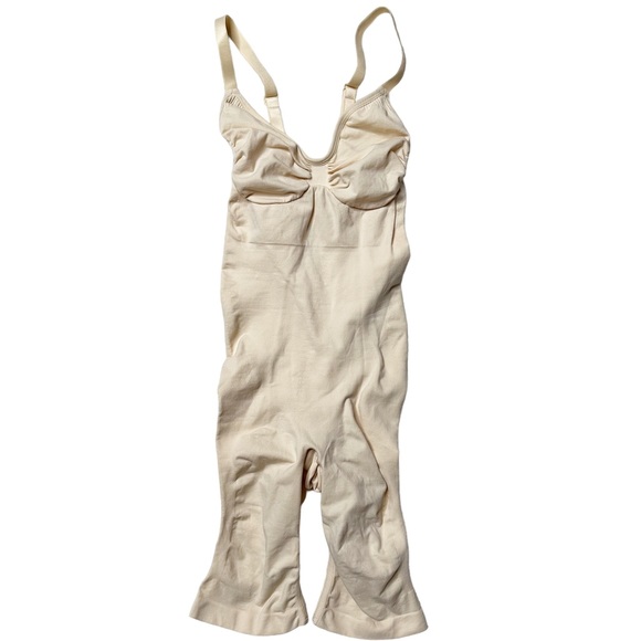 NEW Skims Seamless Sculpt Mid Thigh Bodysuit in Sand Women’s S/M - Picture 1 of 6